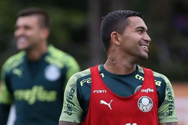 O jogador Dudu durante treino no Palmeiras, em São Paulo