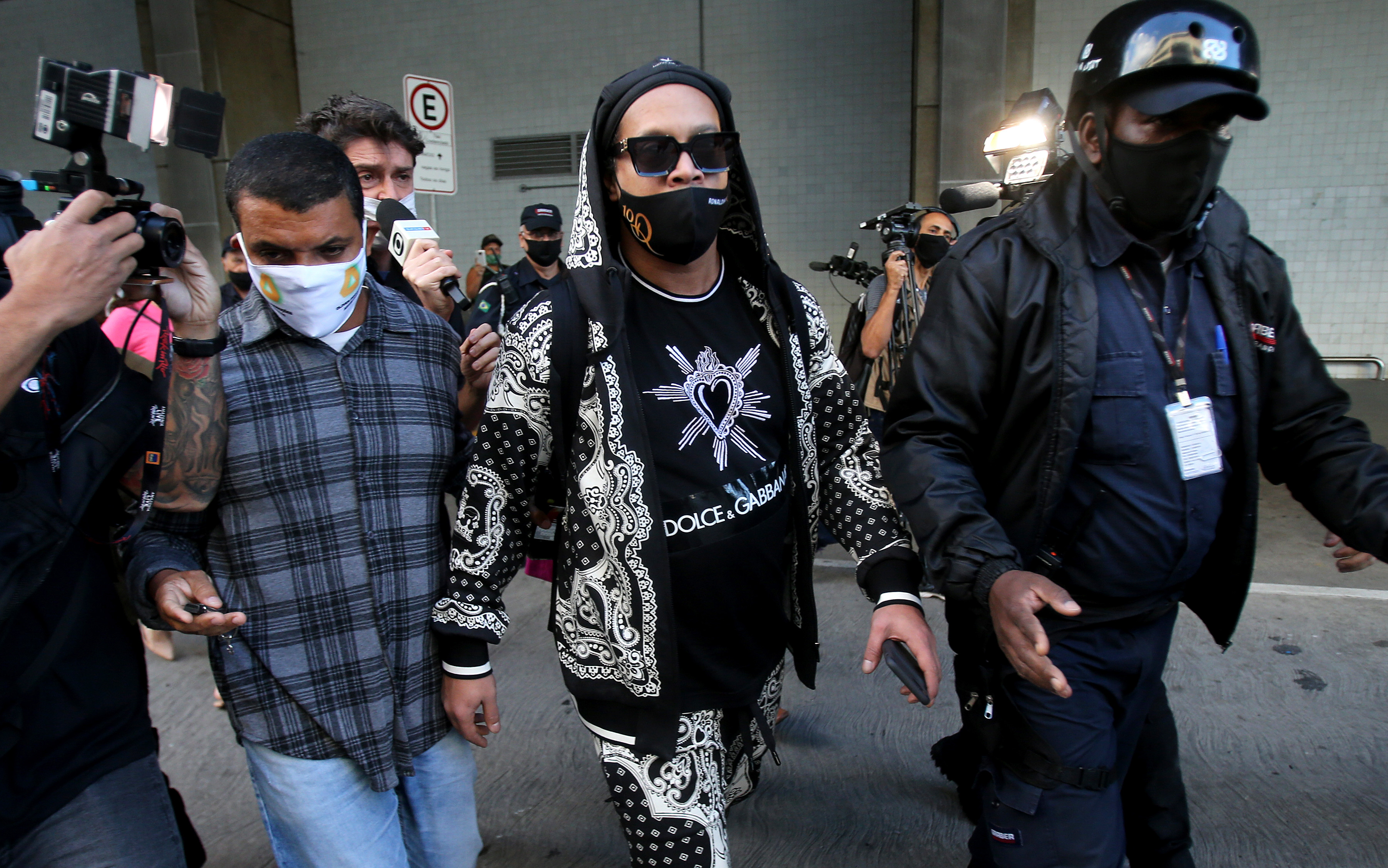 Ronaldinho desembarca no RJ